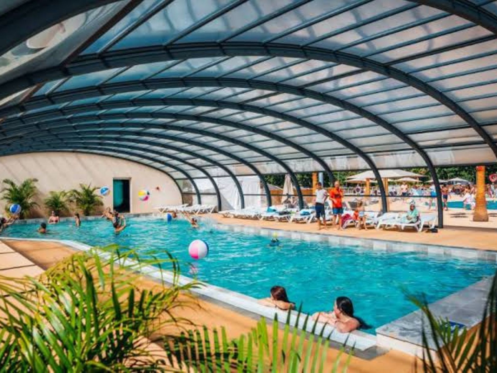 PISCINE COUVERTE